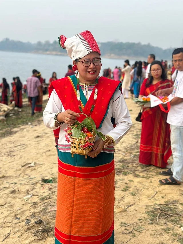 ঐতিহ্যবাহী সাজে এদিন সাজান সবাই নিজেকে