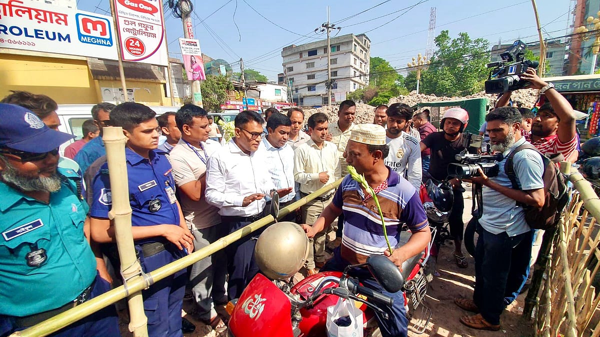 রাজশাহীতে ‘ফুয়েল ম্যানেজমেন্ট’ অ্যাপ চালু, রেশনিং পদ্ধতিতে মিলবে জ্বালানি তেল