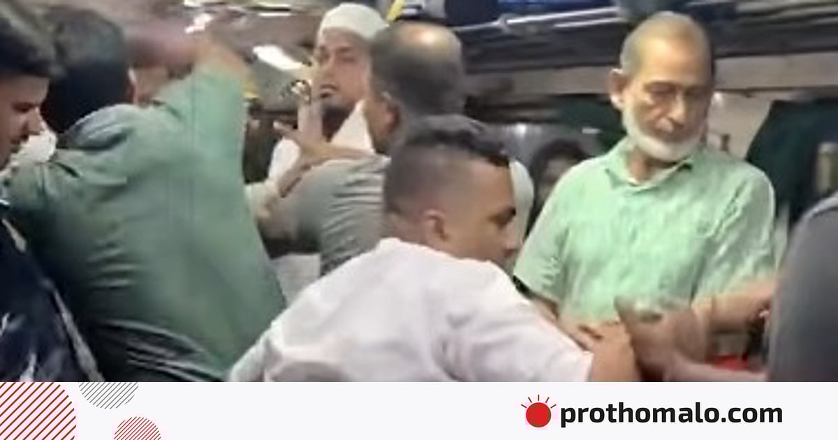 ফোনে লোক জড়ো করা হয়, স্টেশনে ট্রেন থামতেই বগিতে উঠে হামলা ফোনে লোক জড়ো করা হয়, স্টেশনে ট্রেন থামতেই বগিতে উঠে হামলা