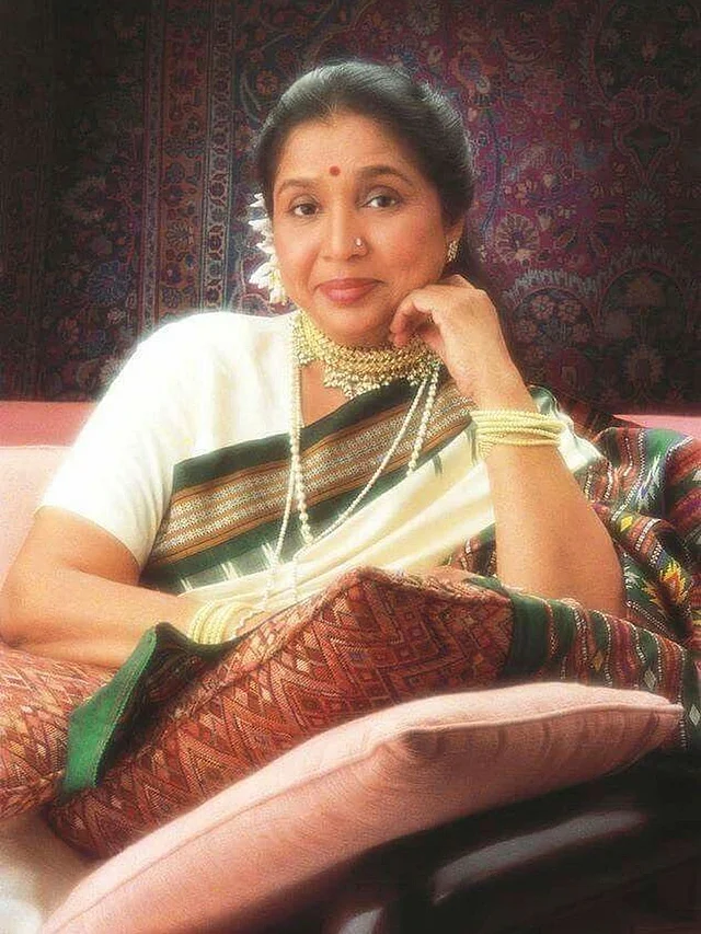 শাড়ি ছাড়া কেউ দেখেনি তাঁকে কখনও। ট্র্যাডিশন আর আধুনিকতার মিশেলে আশার ফ্যাশনের কোনও তুলনা হয় না