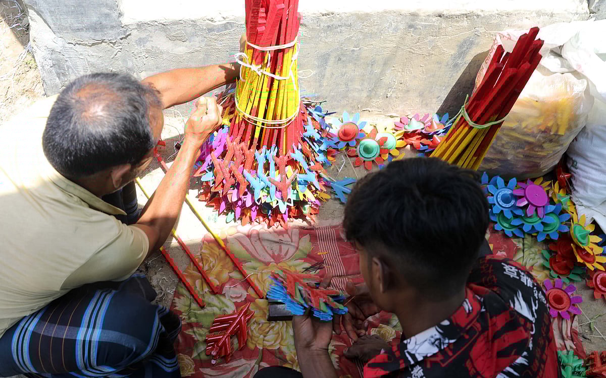 বৈশাখে ঘুরছে বগুড়ার ‘খেলনা গ্রামের’ চাকা