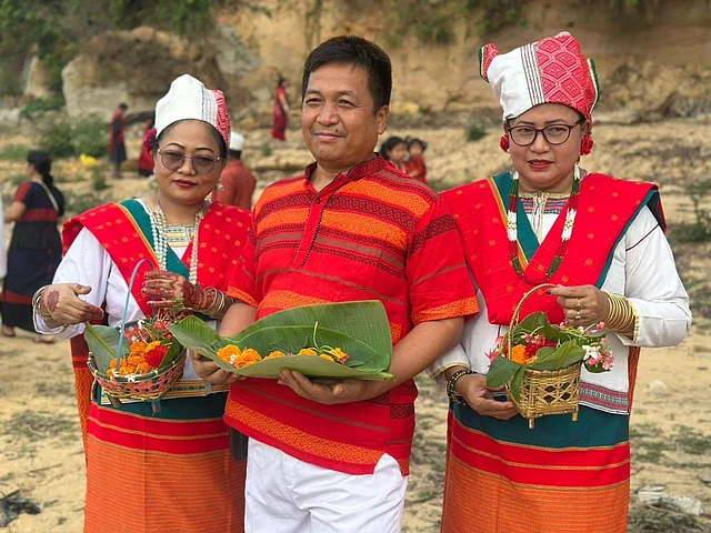 সবাই এসেছেন ট্র্যাডিশনাল সাজপোশাকে
