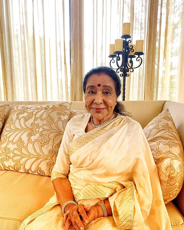 এত বয়সেও তাঁর অভিজাত ও আকর্ষণীয় স্টাইল ধরে রেখেছিলেন তিনি 