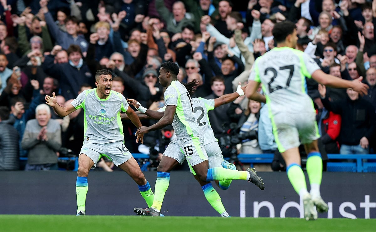 চেলসিকে উড়িয়ে আর্সেনালের আরও কাছে সিটি