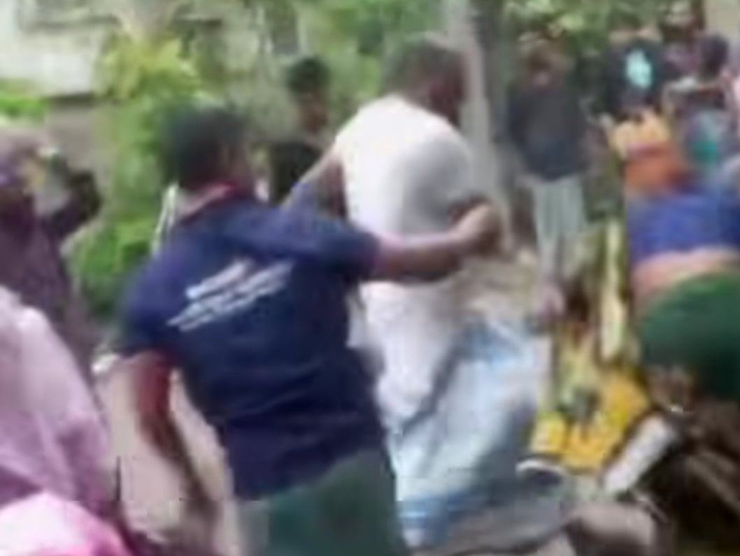 একের পর নারীকে কিল–ঘুষি দিলেন ‘মেয়র প্রার্থী’ পরিচয় দেওয়া ব্যক্তি