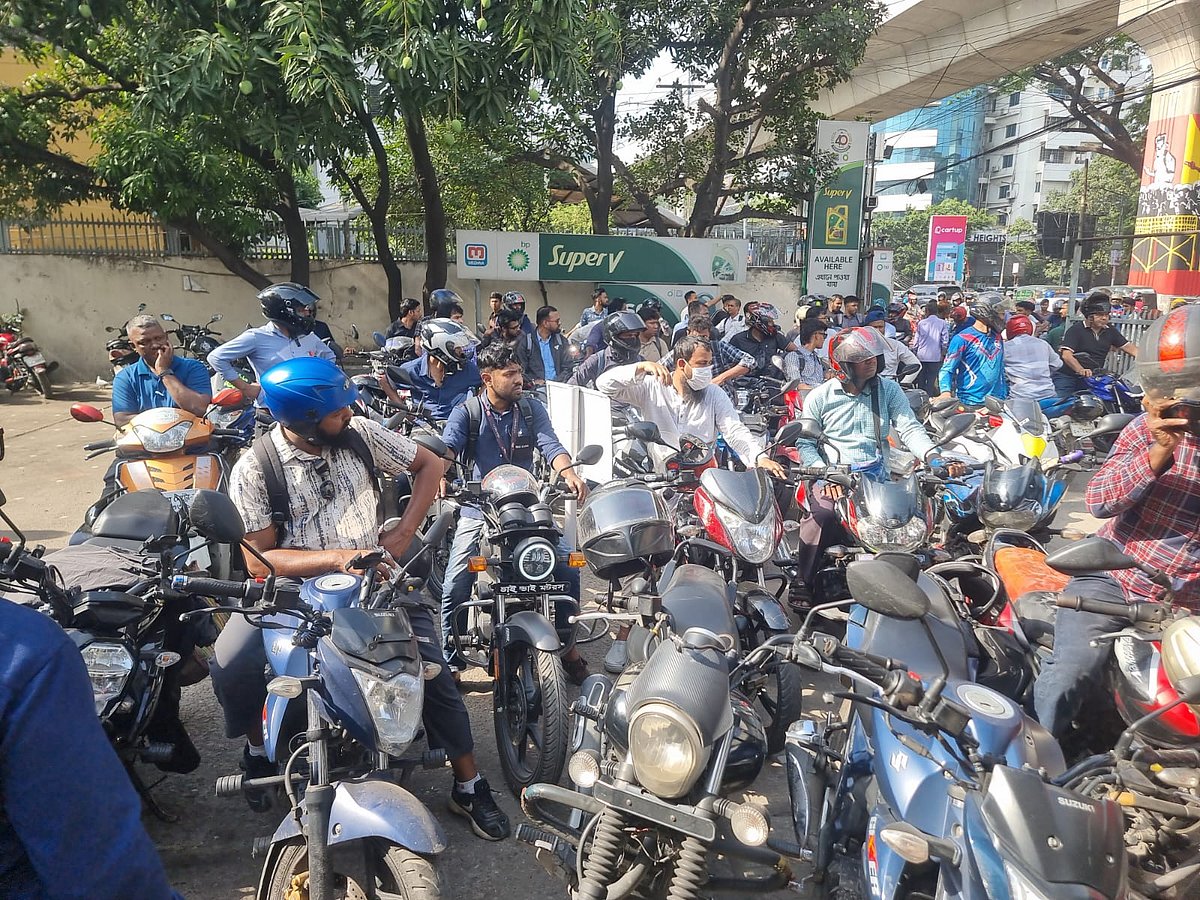 ‘তেলের জন্য ভোগান্তি বাড়তেছে, কমার কোনো লক্ষণই দেখতেছি না’