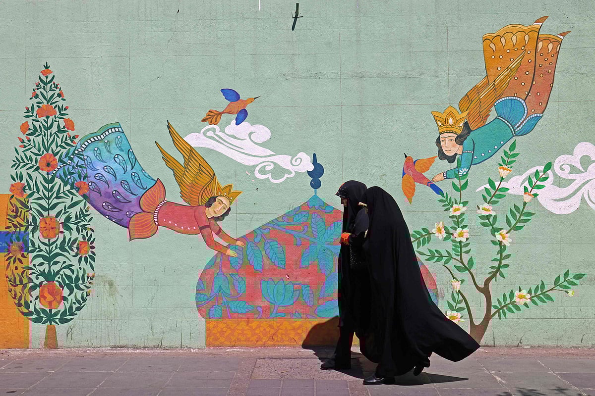 সোয়া দুই শ বছরের আমেরিকা কী করে ছয় হাজার বছরের ইরানকে হারাবে?