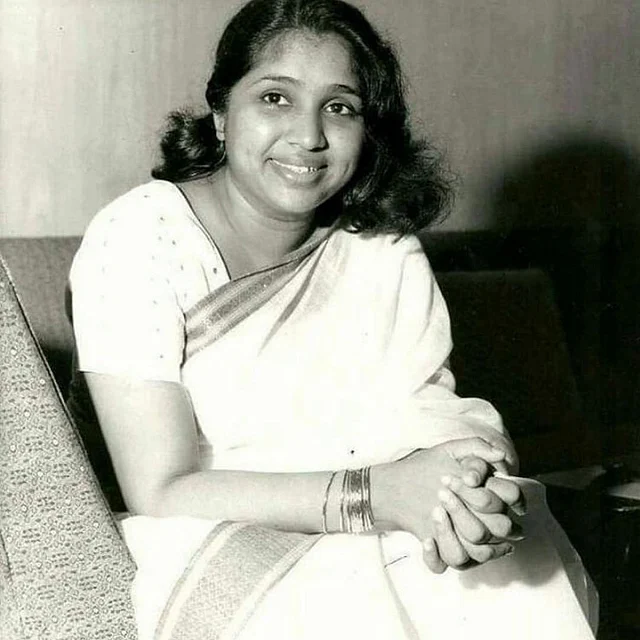 সাদামাটা শাড়ির সাজেই তাঁকে দেখা যেত সবসময়