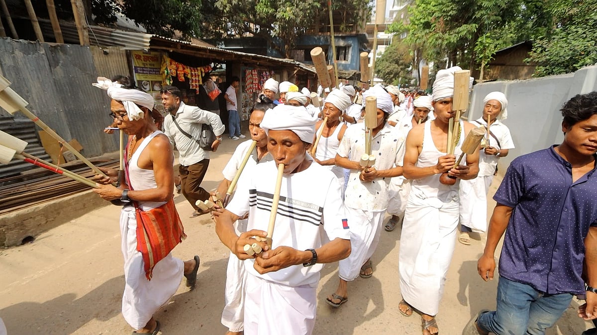 বর্ণিল সাজে বান্দরবানজুড়ে সাংগ্রাই উদ্‌যাপন