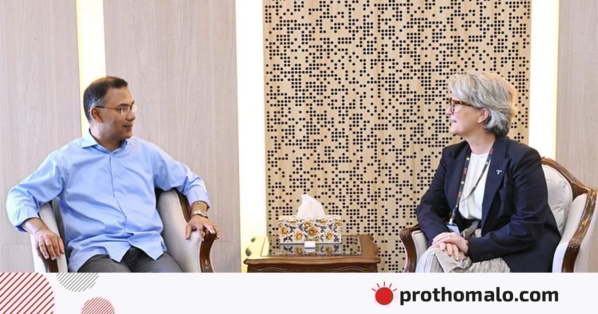 প্রধানমন্ত্রীর সঙ্গে টেলিনরের সিইওর
সৌজন্য সাক্ষাৎ প্রধানমন্ত্রীর সঙ্গে টেলিনরের সিইওর
সৌজন্য সাক্ষাৎ