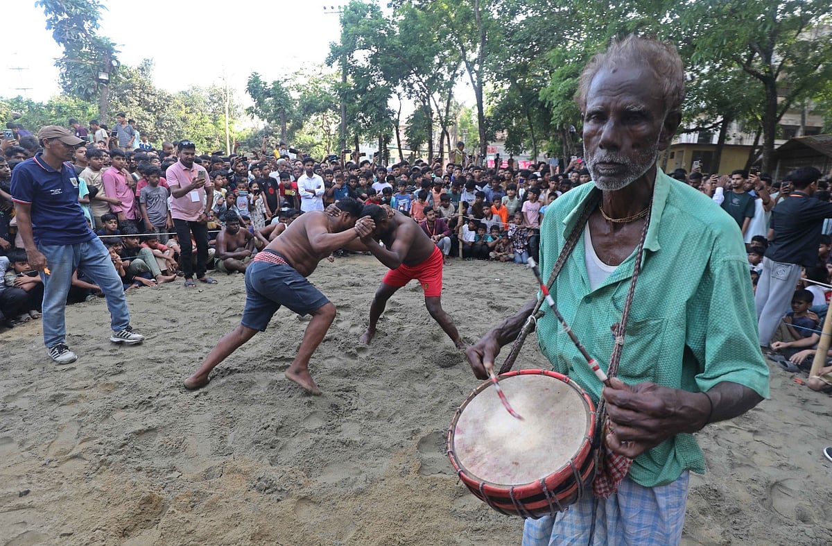 বাজনার তালে তালে চলে বলীখেলা