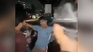 কেউ গান করছিলেন, কারও হাতে বাঁশি, ‘উল্লাসের’ মধ্যেই যুবকটিকে পেটাতে পেটাতে মেরে ফেলেন