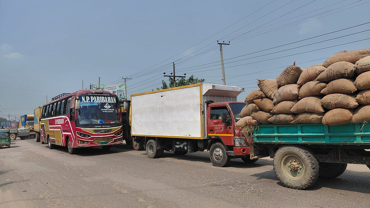 হাইওয়ে থানার অনুষ্ঠান ঘিরে পুলিশের ব্যস্ততা, দিনভর যানজটে ভোগান্তি