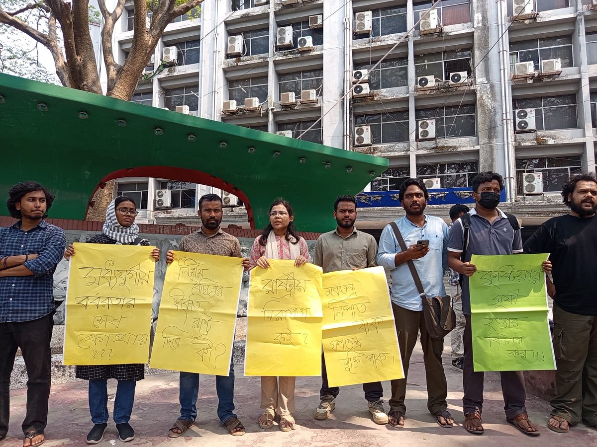 কুষ্টিয়ায় পীর হত্যার প্রতিবাদে জগন্নাথ বিশ্ববিদ্যালয়ে শিক্ষার্থীদের অবস্থান কর্মসূচি