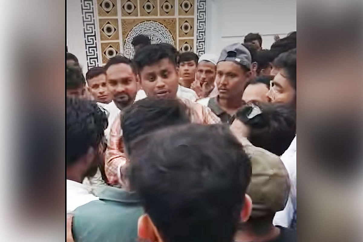 চট্টগ্রাম: হাসনাত-মনজুর সাক্ষাৎ ঘিরে বিতর্ক