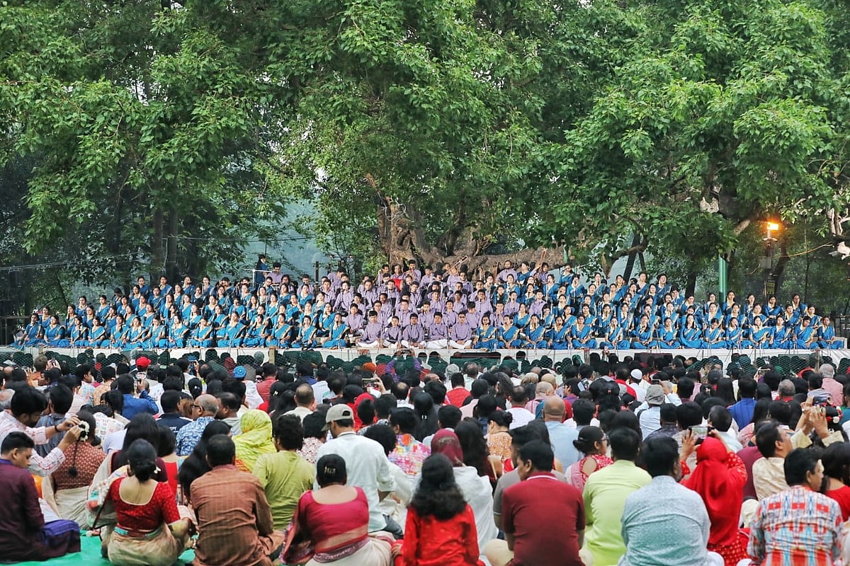 রমনার বটমূলে গান-কবিতায় ছায়ানটের বর্ষবরণ, শঙ্কামুক্ত জীবনের প্রত্যাশা