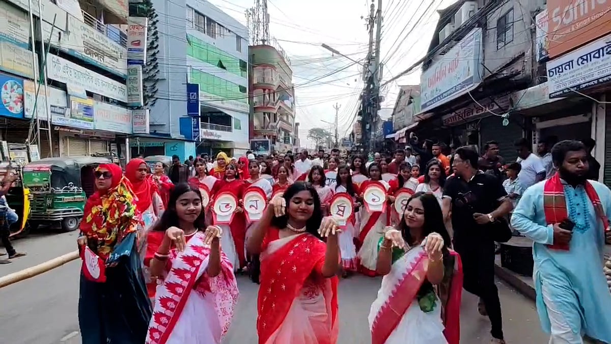 রংপুর, বগুড়া, চাঁদপুরসহ দেশের নানা জেলায় বরণ করে নেওয়া হলো নতুন বছর ১৪৩৩