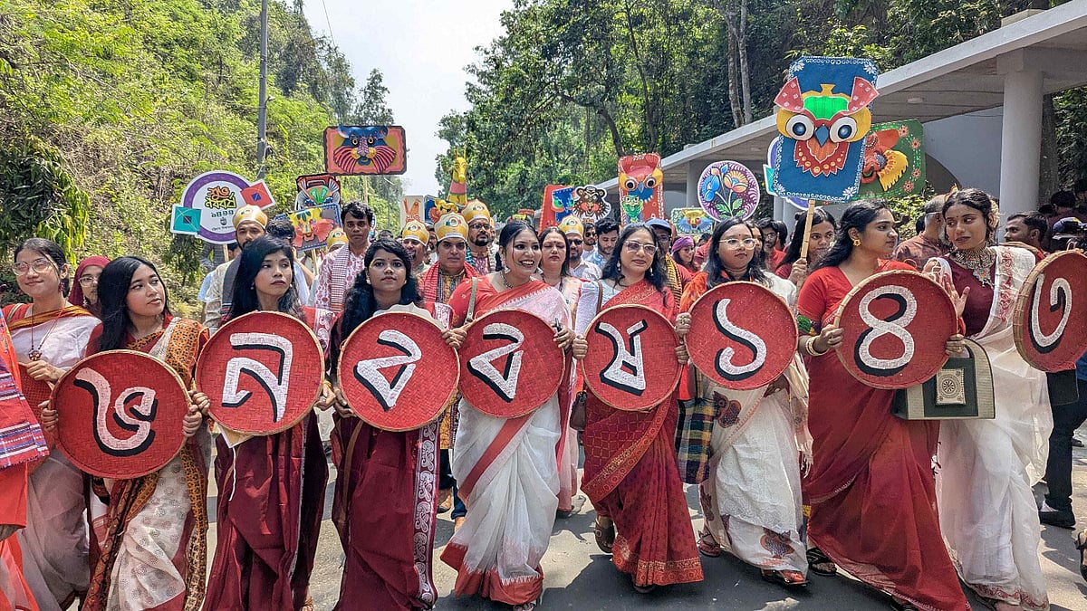 চট্টগ্রাম বিশ্ববিদ্যালয়ে বর্ষবরণ, বর্ণিল শোভাযাত্রার সঙ্গে বলীখেলা-পুতুলনাচ