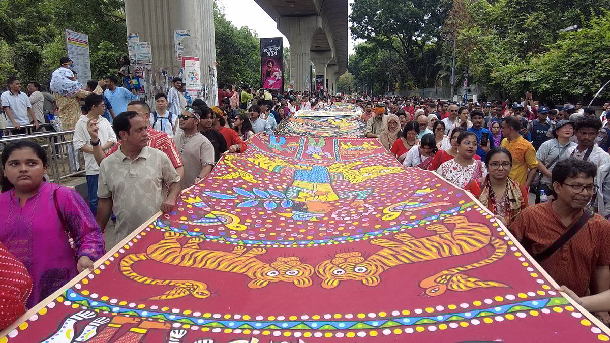 বৈশাখী শোভাযাত্রার আকর্ষণ ‘টাইগার নাজিরে’র ১০০ ফিট দৈর্ঘ্যের পটচিত্র