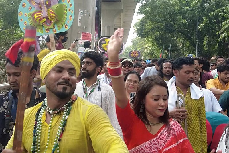 নাচে–গানে উদ্‌যাপিত হলো ‘বৈশাখী শোভাযাত্রা’