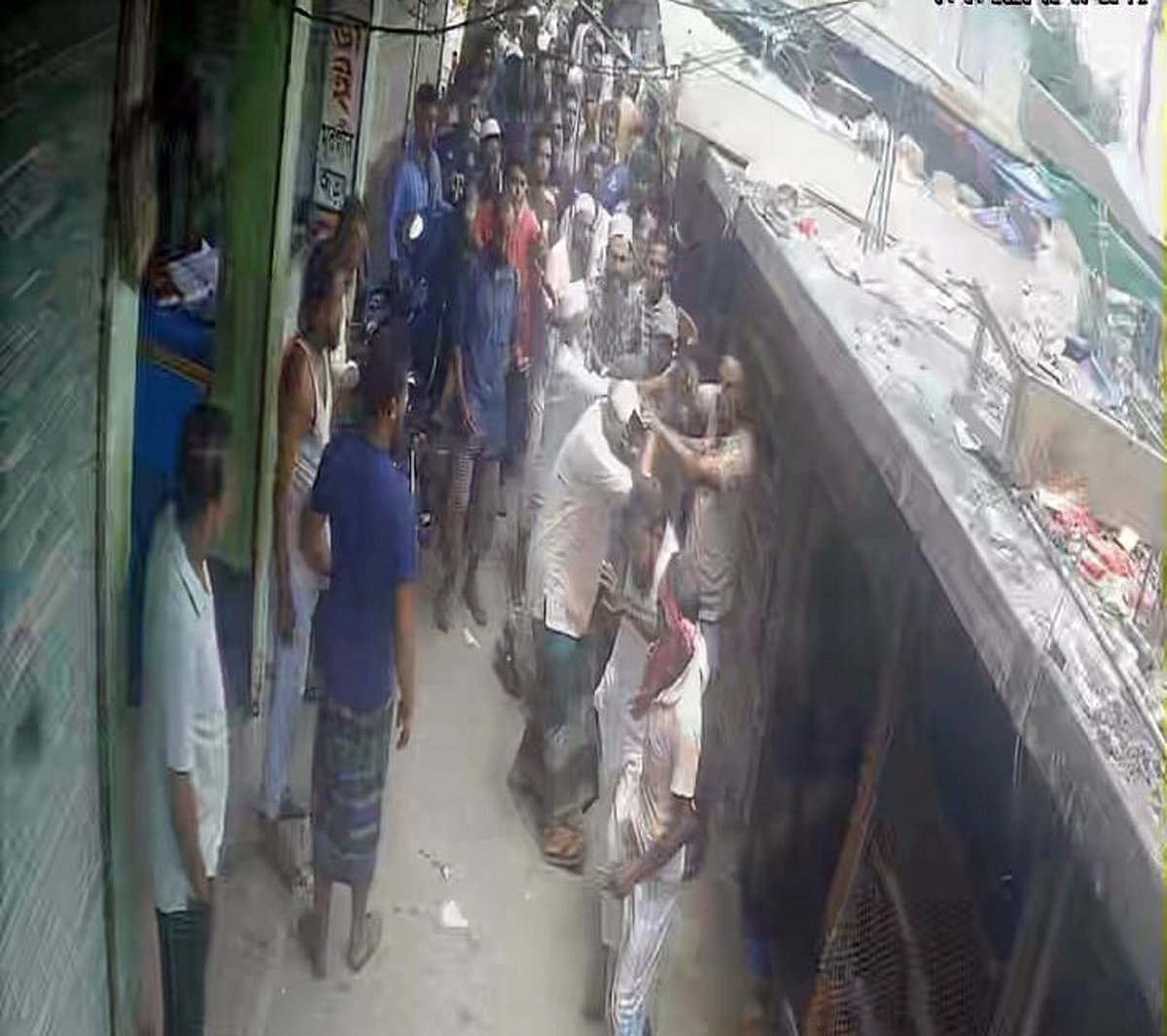 পটুয়াখালীতে ‘বৈশাখী চাঁদা’ না পেয়ে ব্যবসায়ীকে মারধর, অভিযোগ মৎস্যজীবী দলের নেতার বিরুদ্ধে