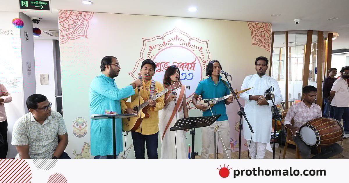 গানে-সাজে প্রথম আলো কার্যালয়ে বৈশাখ উদ্যাপন গানে-সাজে প্রথম আলো কার্যালয়ে বৈশাখ উদ্যাপন