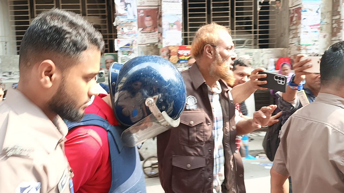 শহীদ ওসমান হাদি হত্যা: চট্টগ্রামের অস্ত্র বিক্রেতা মাজেদুল তিন দিনের রিমান্ডে