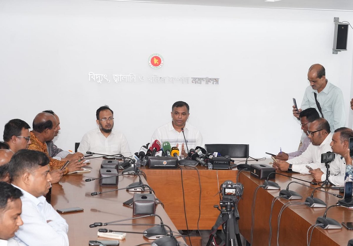 তেল সরবরাহে ঘাটতি নেই, আতঙ্ক থেকে বাড়তি কিনছে: জ্বালানি বিভাগ