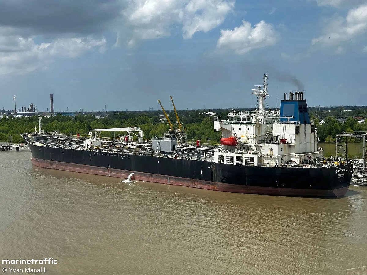 ১ লাখ ৪১ হাজার টন ডিজেল নিয়ে 
দেশে আসছে চার ট্যাংকার