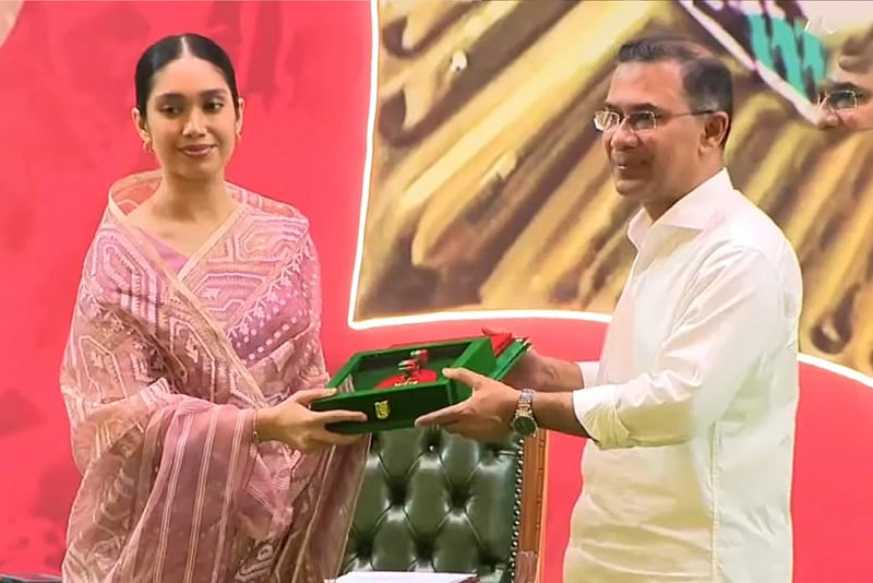 খালেদা জিয়ার পক্ষে স্বাধীনতা পুরস্কার নিলেন নাতনি জাইমা রহমান