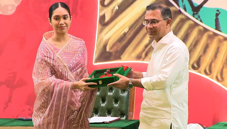 স্বাধীনতা পদক হস্তান্তর করলেন প্রধানমন্ত্রী