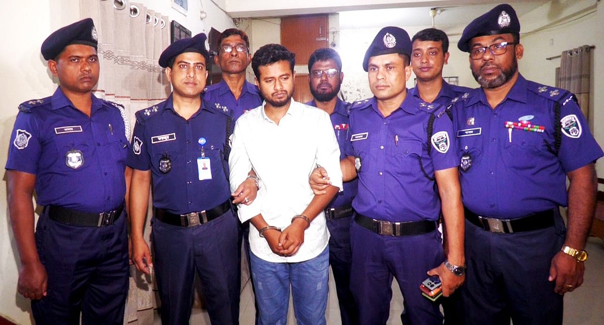 মা–বাবার ভালোবাসা পেতে ভুয়া তান্ত্রিকের ফাঁদে কিশোরী, ২৭ ভরি স্বর্ণালংকারসহ তরুণ গ্রেপ্তার