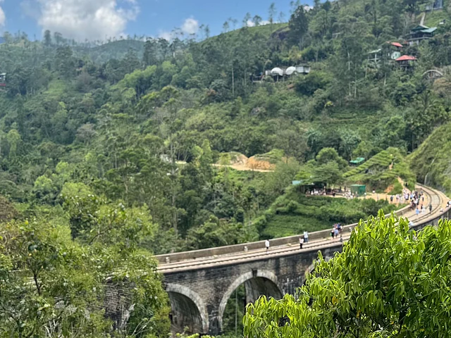 সেই বিখ্যাত নাইন আর্চেস ব্রিজ আর্চেস ব্রিজ