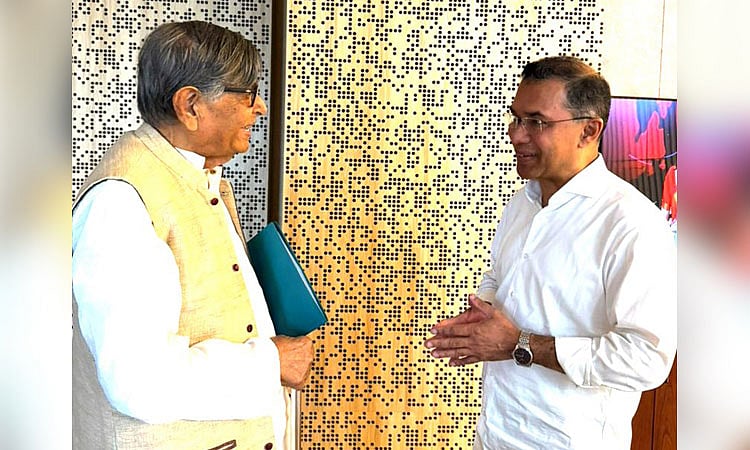 প্রধানমন্ত্রীর সঙ্গে অধ্যাপক আবদুল্লাহ আবু সায়ীদের সৌজন্য সাক্ষাৎ