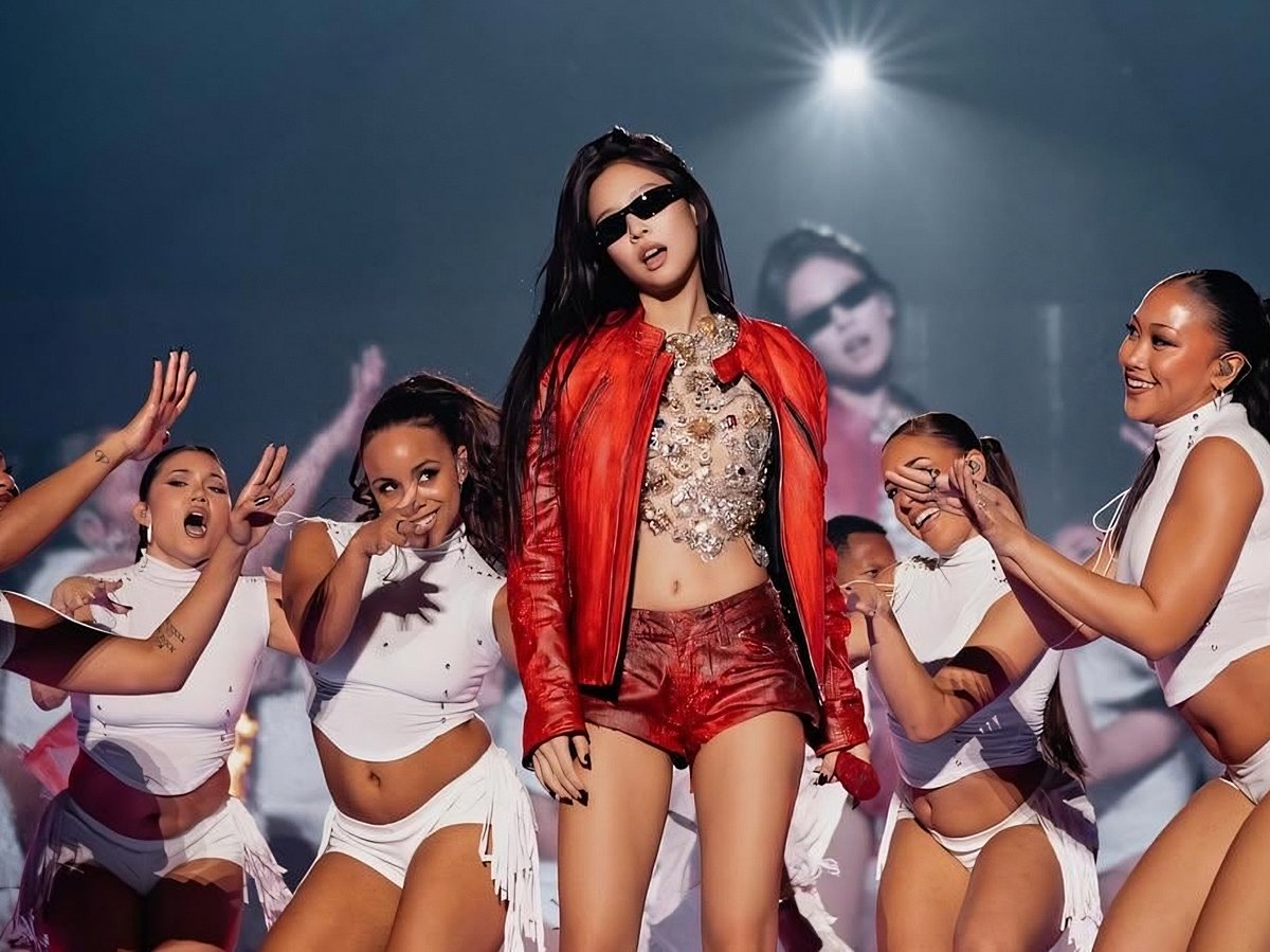 টাইমের তালিকায় জায়গা পাওয়া জেনিকে কতটা জানেন