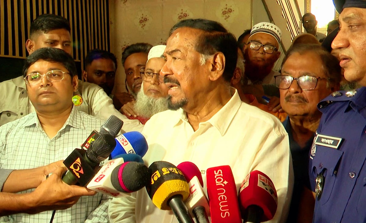 বর্তমান সরকার গণতন্ত্র ও সুশাসন প্রতিষ্ঠায় কাজ করছে: স্পিকার