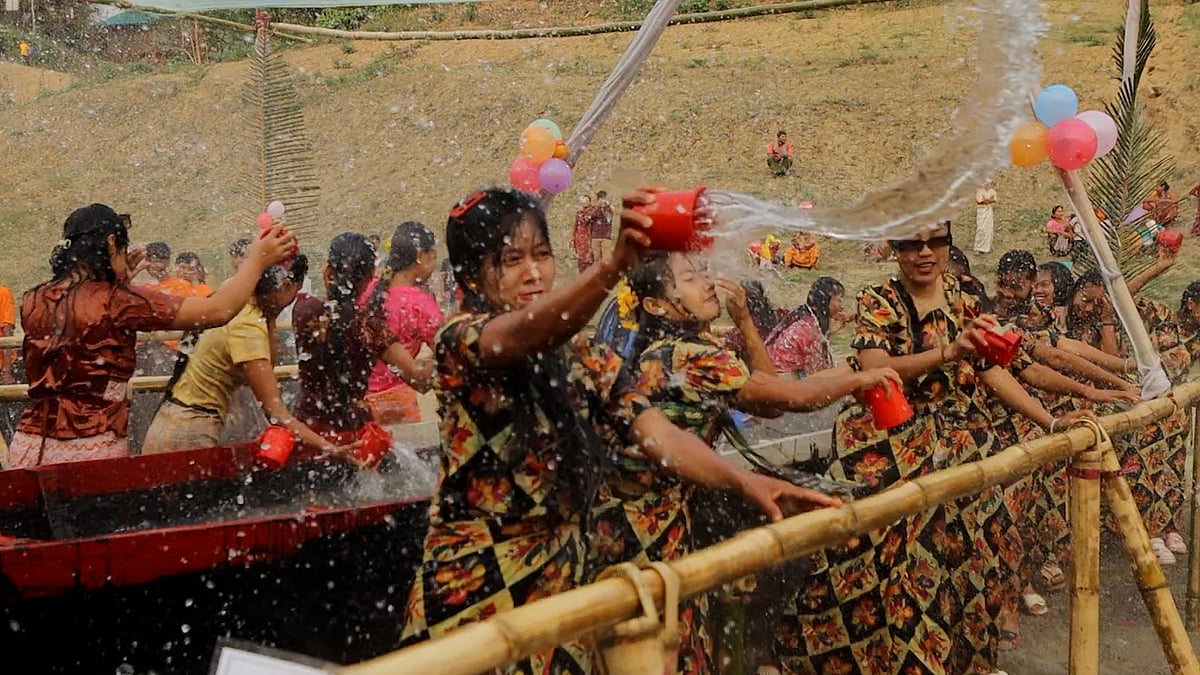 বান্দরবানের রুমায় সাংগ্রাই মৈত্রী বর্ষণের উৎসব, ছিল আকর্ষণীয় জলকেলি