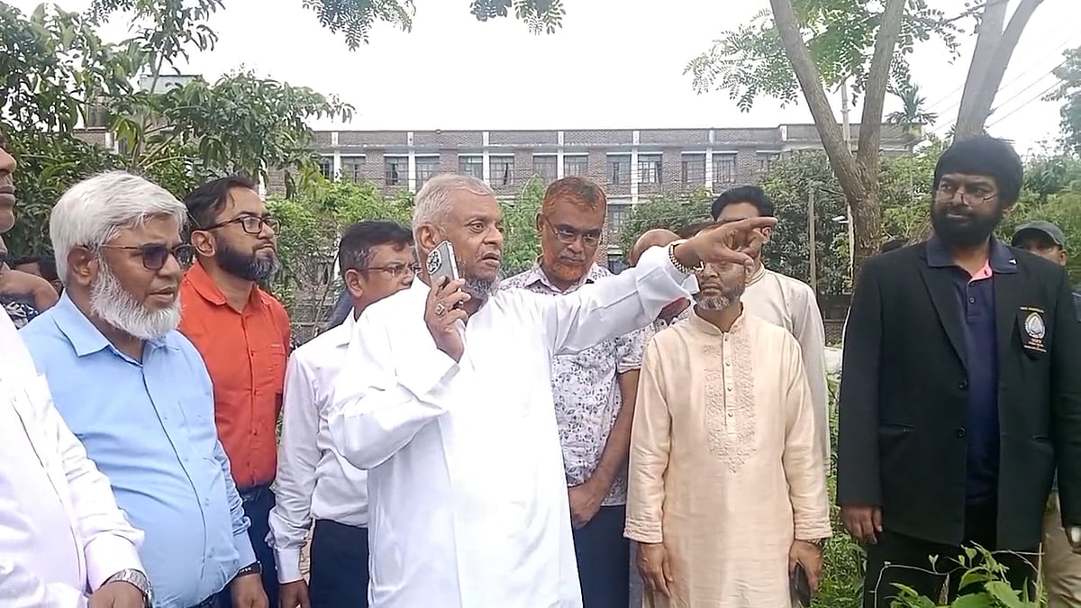 পানিনিষ্কাশনে দ্রুত ব্যবস্থা নিতে প্রকৌশলীকে সরাসরি মন্ত্রীর ফোন