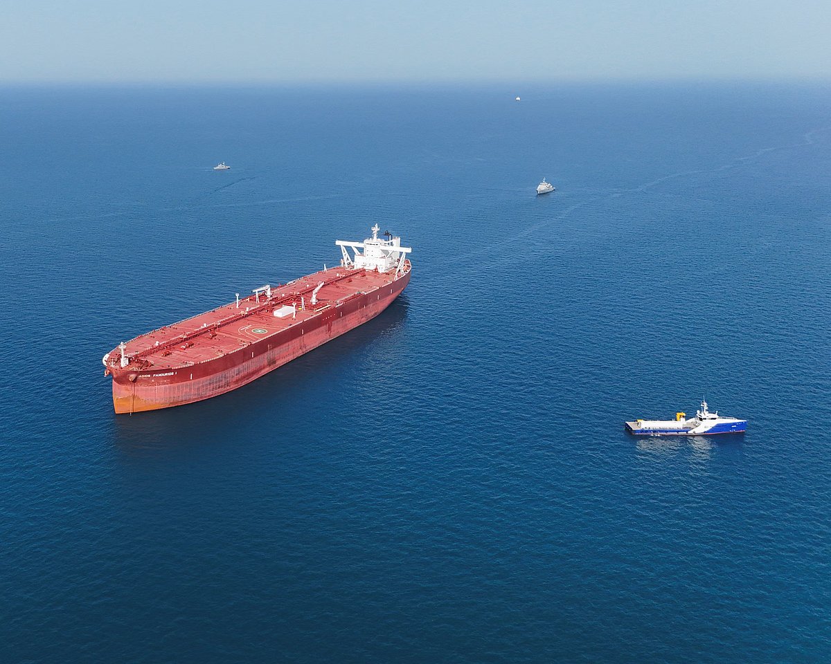 ‘বন্ধুপ্রতিম’ দেশগুলোর জন্য হরমুজ প্রণালিতে ফি মওকুফ করল ইরান