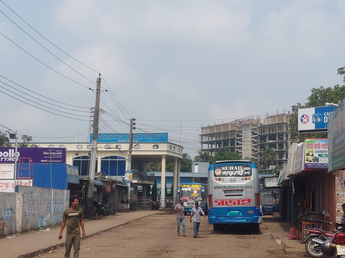 কুষ্টিয়ায় বাসশ্রমিকদের কর্মবিরতি প্রত্যাহার, এক দিন পর  চলছে বাস