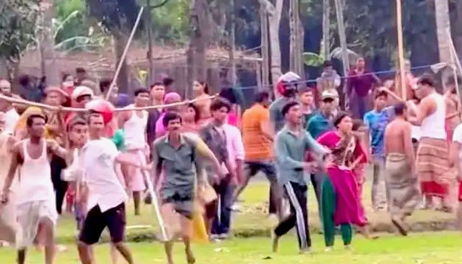 কিশোরগঞ্জে ফুটবল খেলা নিয়ে দুই গ্রামবাসীর সংঘর্ষ, ওসিসহ আহত ২০