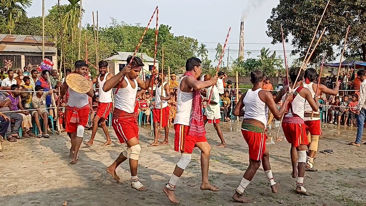 জামালপুরে জমজমাট লাঠিখেলা, হারানো ঐতিহ্যে নতুন প্রাণ
