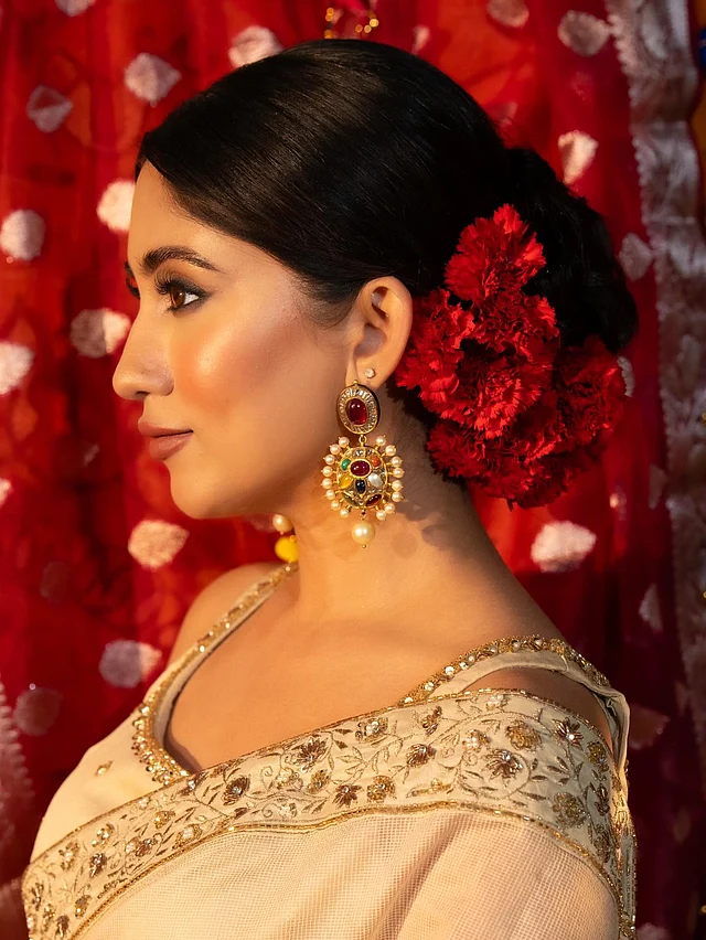 সফট গ্ল্যাম ফিনিশের মেকওভারে মোহনীয় সাফা 