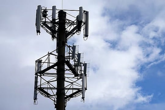 বিদ্যুৎ–সংকটে জেনারেটর–নির্ভর মোবাইল নেটওয়ার্ক, দিনে জ্বালানির চাহিদা এক লাখ লিটার