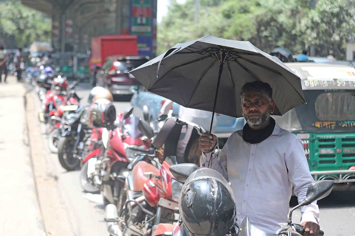 ‘সংসারে এমনিতেই টানাটানি, এখন তেলের দাম বাড়ার চাপ’