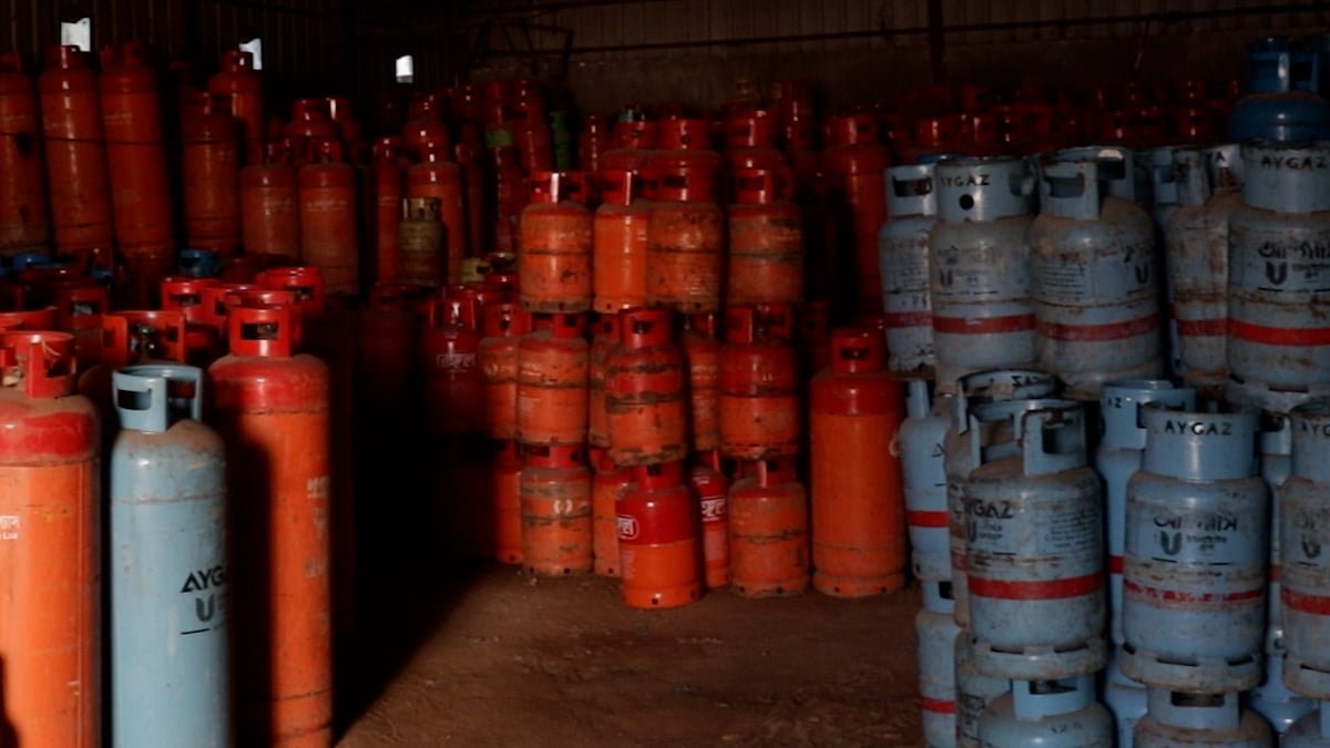 এক মাসে দুই দফায় বাড়ল এলপিজি সিলিন্ডারের দাম