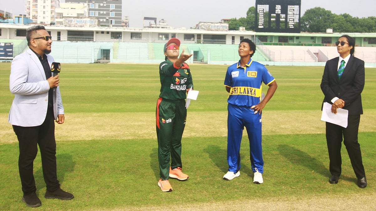 রাজশাহীর মাঠের আন্তর্জাতিক অভিষেক, টসে জিতে ব্যাটিংয়ে শ্রীলঙ্কার মেয়েরা