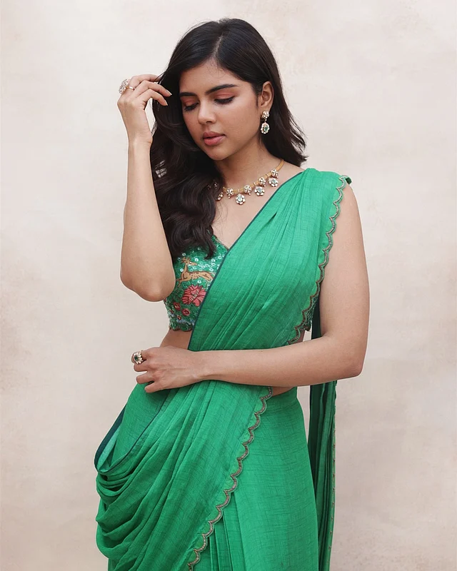 সবুজ শাড়ির দেশি লুকে কল্যাণী