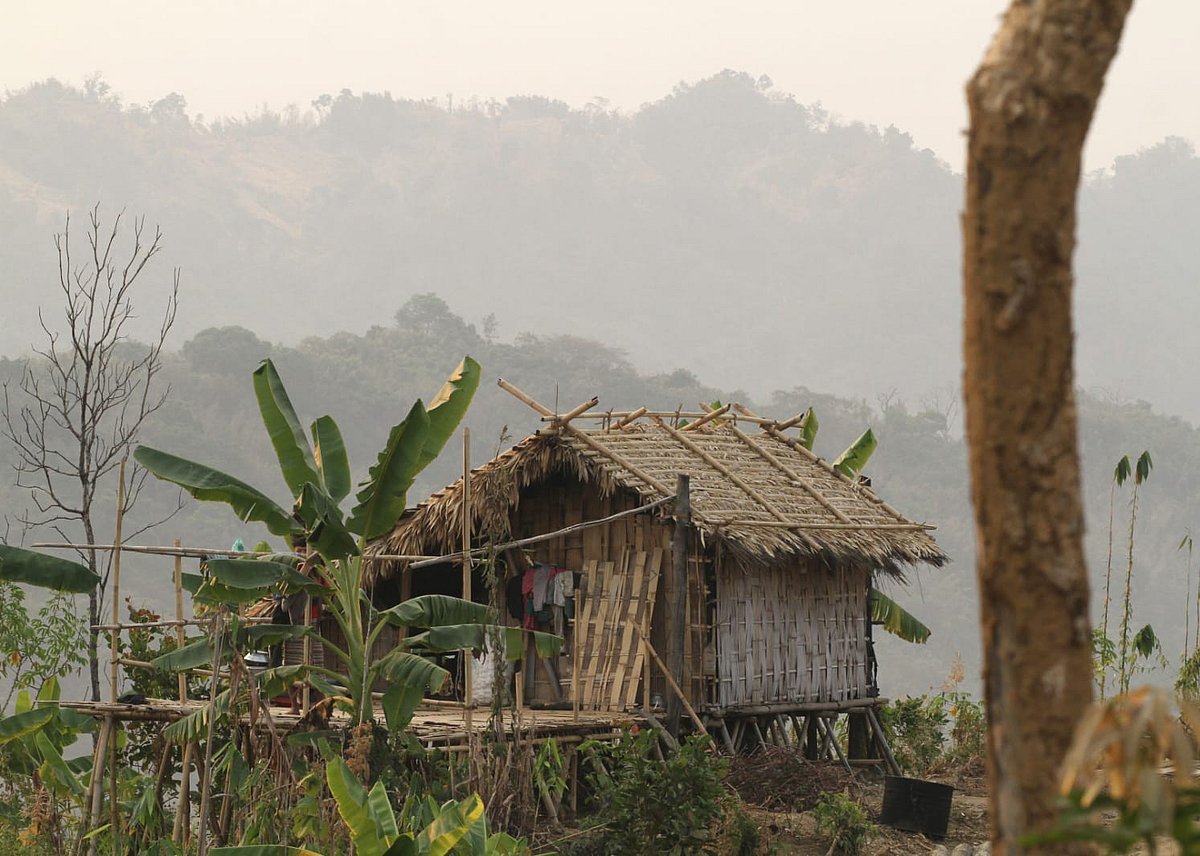 পাহাড়ের বুকে মাচাংঘর