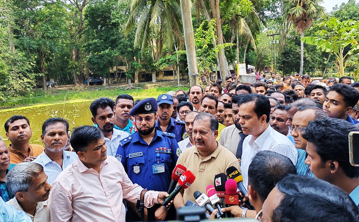 জ্বালানি ও হামের মতো সংকট মোকাবিলায় সরকার কাজ করছে : তথ্যমন্ত্রী